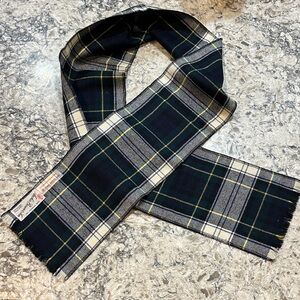 Elegant Plaid Wool Scarf in Navy & Green